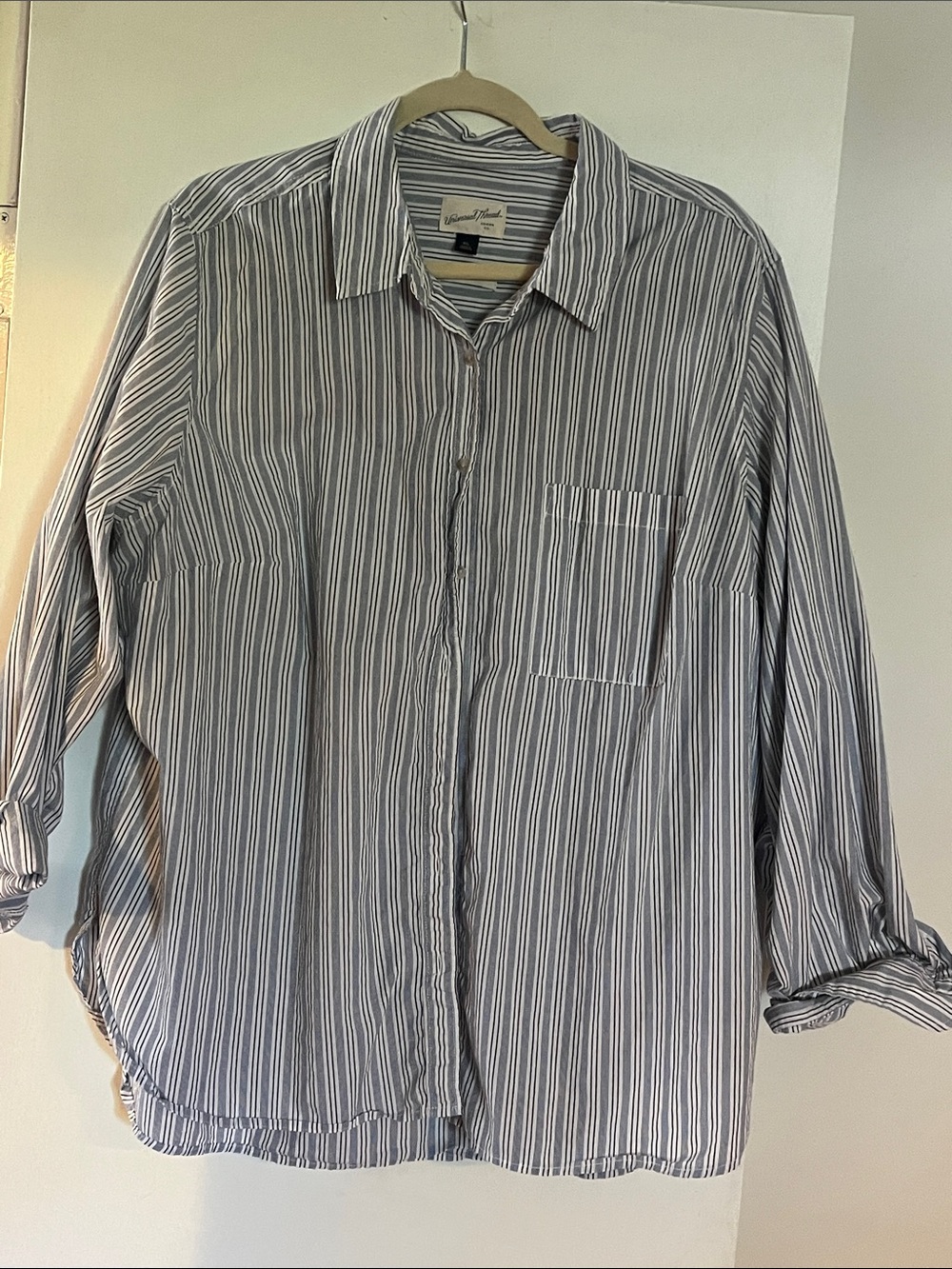 Universal Thread Blue and White Striped Women’s Button Down Shirt